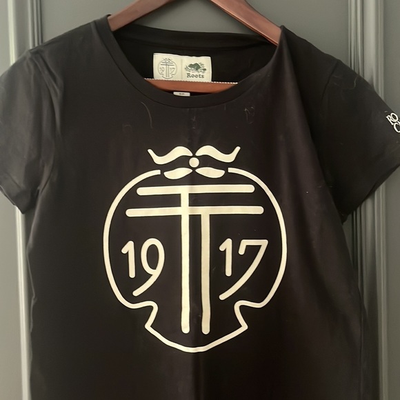 NWT, 1917 Roots Canada 100% cotton black crew neck t-shirt - Picture 2 of 5